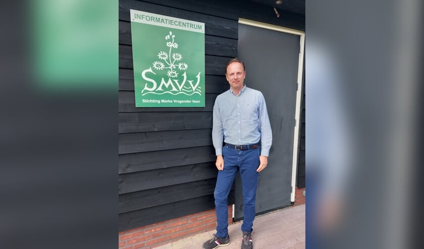 <p>Jeroen Helmers bij het informatiecentrum van de SMVV. Foto: SMVV. </p>