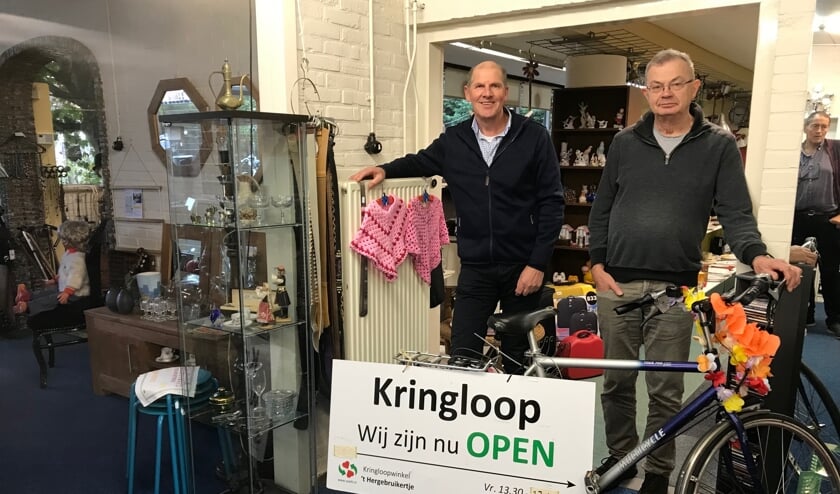 <p>Hans Hinkamp (links) en Rinus te Kronnie zetten zich al twintig jaar in voor SOEHL. Foto: Barbara Pavinati</p>