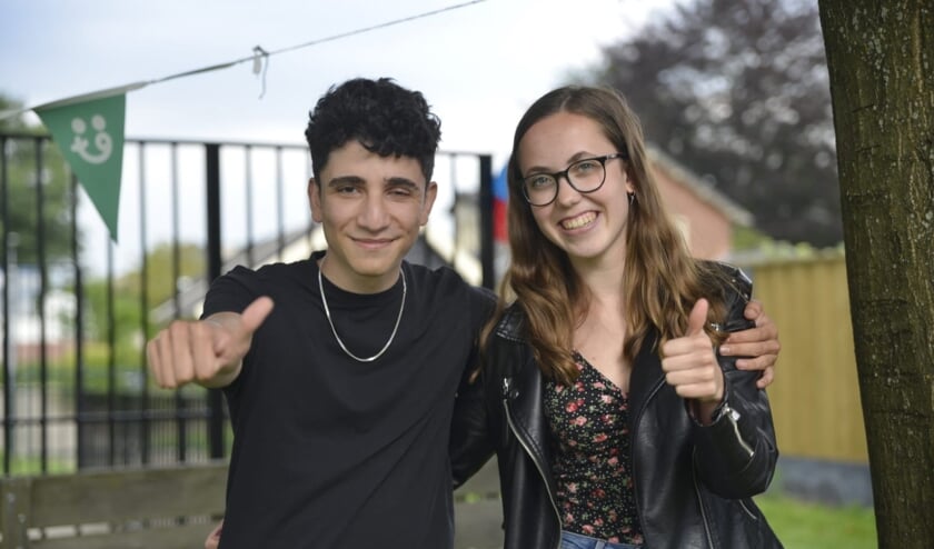 <p>Buddy's Jasmijn Boerstoel en Ahmad Tamina. Foto: Nour Altammer</p>
