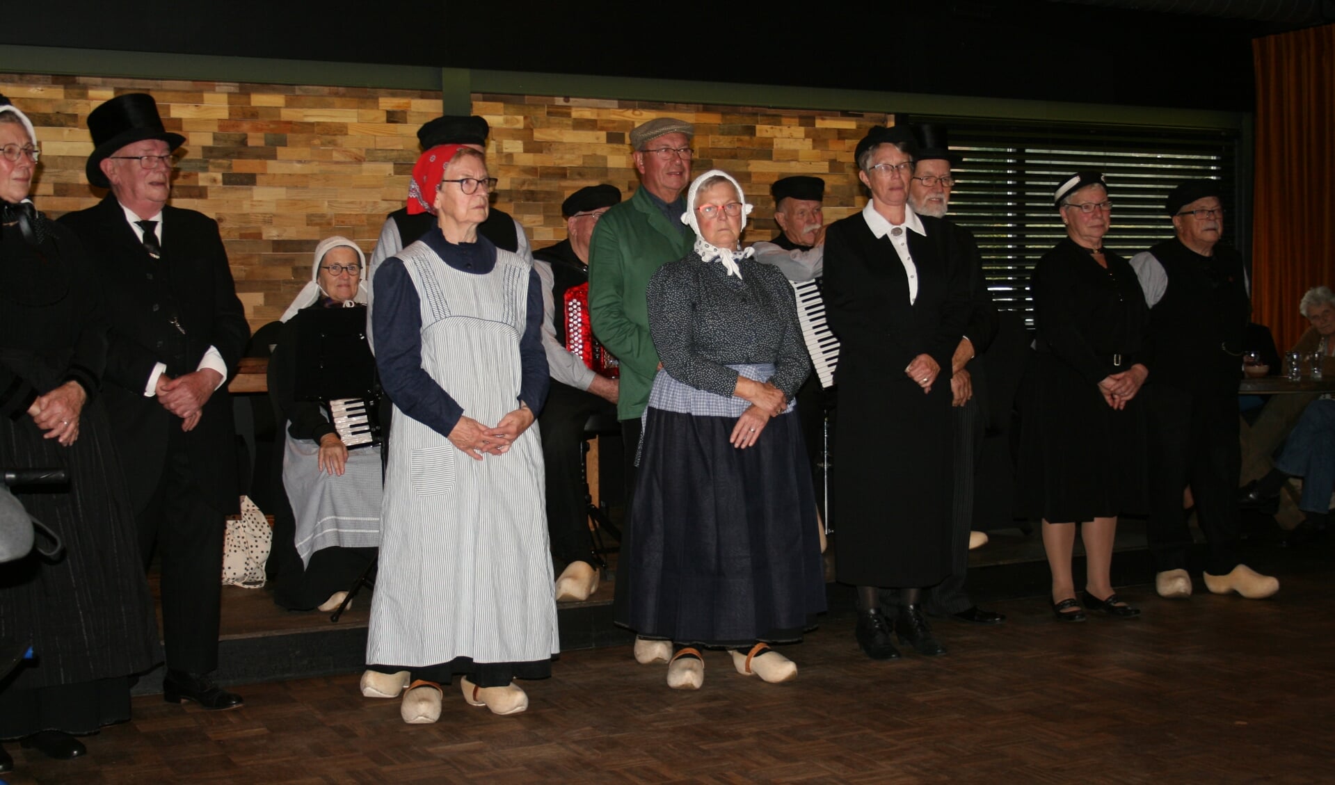 Wi'j eren 't Olde uit Zelhem trad op tijdens vijfjarig jubileum van Seniorenvereniging Hengelo-Steenderen. Foto: Marijke Cornelis