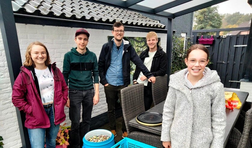 De Utrechtse studentenvereniging met doppen voor Evi (rechts). Eigen foto