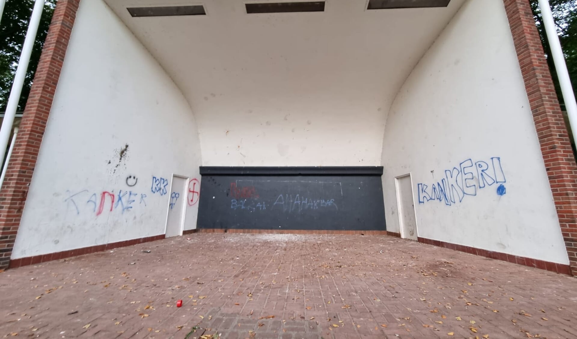 Weer vernielingen bij de muziekkoepel in Groenlo. Foto: Maarten Weeink