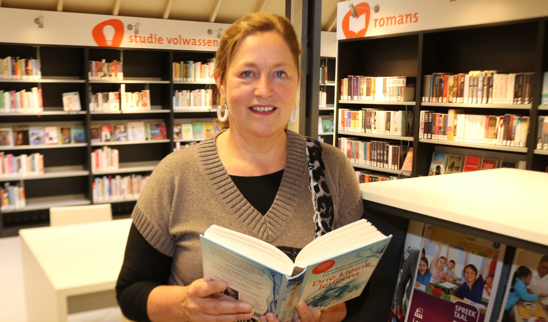Jacqueline Roelofs:  "De bibliotheek is meer dan een uitleenplek geworden." Foto: Arjen Diepeirink