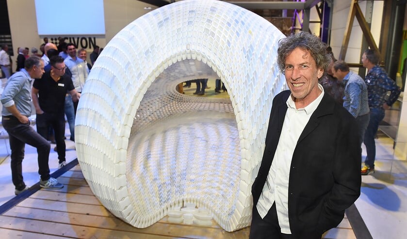 Publiekstrekker de ‘Project egg’ van kunstenaar Michiel van der Kley. Foto: Roel Kleinpenning