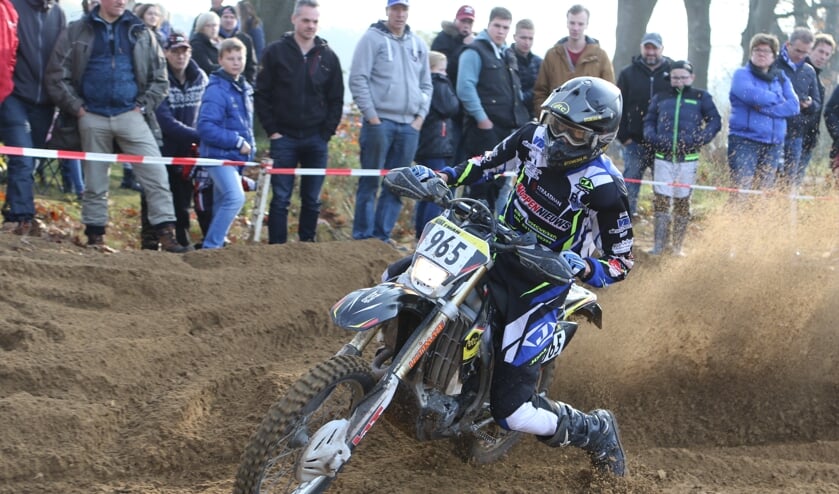 <p>Spectaculair motorgeweld bij de Jan van Beekrit. Foto: PR</p>