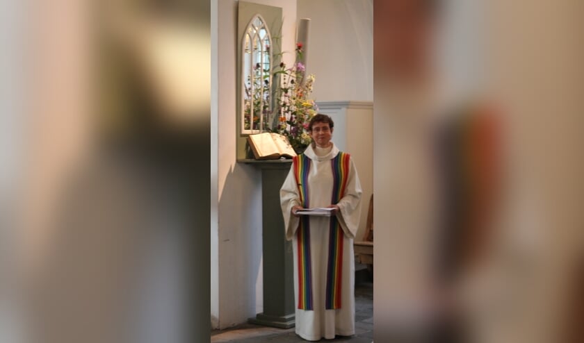 <p>Dominee Liesbeth Burger tijdens een eerdere dienst in de Martinuskerk. Foto: Hillie Kranendonk</p>