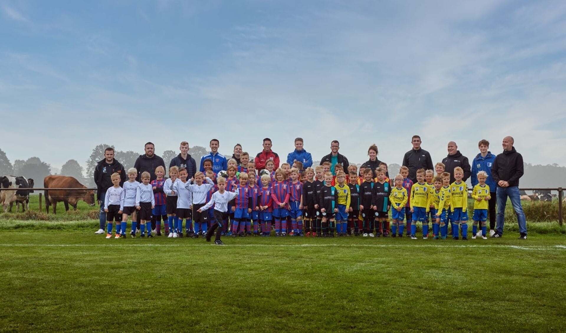 De jeugdteams bij SV Westendorp. Foto: Rinus Luijmes