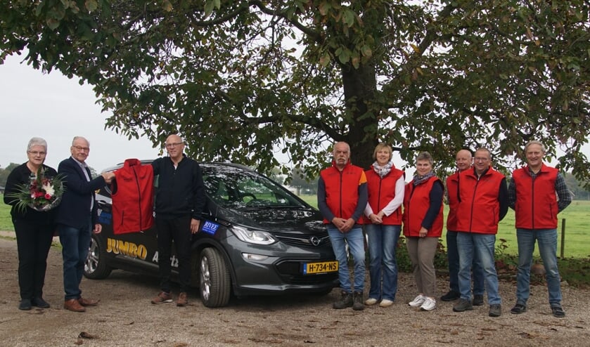 Bedrijfskleding van Rivee Breedenbroek voor vrijwilligers Dorpsauto. Foto: Frank Vinkenvleugel