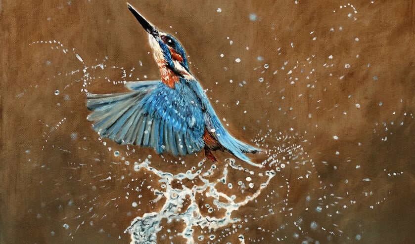 <p>Een blauwe schicht, de bijnaam voor de ijsvogel -de vliegende diamant, door de Engelsen toepasselijk Kingfisher genoemd- die juist ijs als grote vijand heeft, geschilderd door Freddy Nauta. Foto: Freddy Nauta</p>