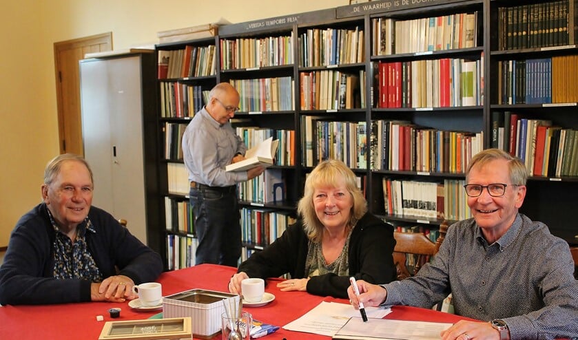 Jan Meurs van de filmgroep, Rob Vister bestuurslid, Marianne Verbeek bestuurslid en Benny Schuurman van de werkgroep ’s-Heerenberg-Lengel. Foto: Marlous Velthausz