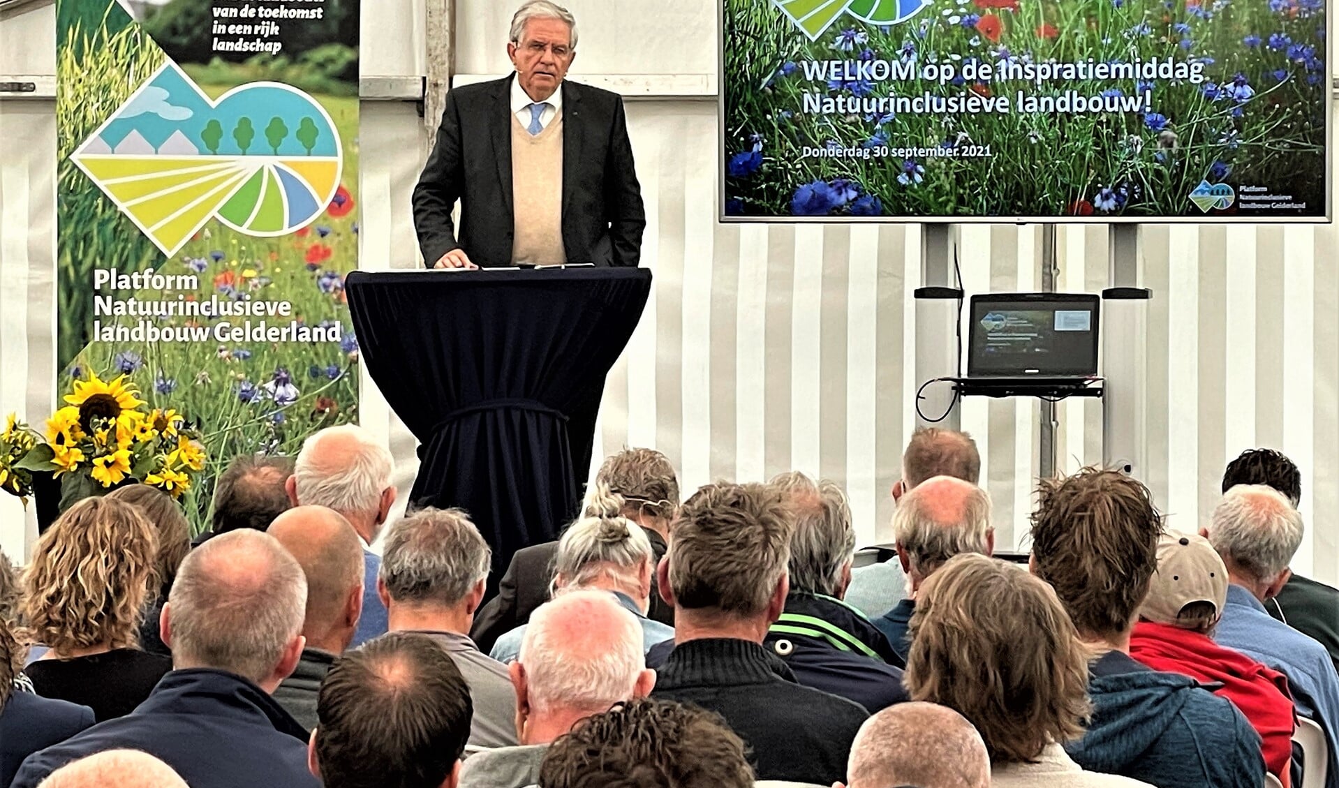Oud-landbouwminister Cees Veerman tijdens zijn rede voor het Platform Natuurinclusieve Landbouw Gelderland. Foto: Henri Bruntink