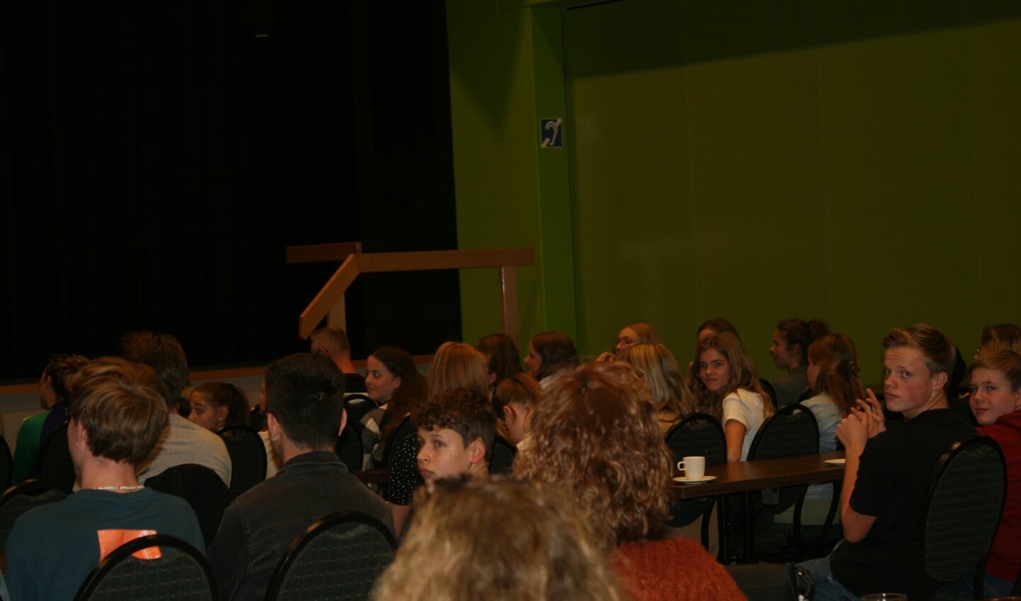 publiek tijdens de première van de film COVID 22