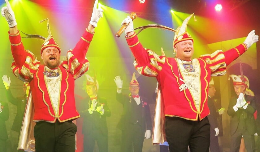 Wie worden de opvolgers van prins Edwin II (rechts) en adjudant Robby (links)? Foto: Theo Huijskes