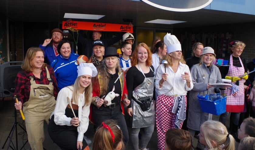 <p>Opening van de kinderboekenweek bij basisschool De Hoeksteen. Foto: De Hoeksteen</p>