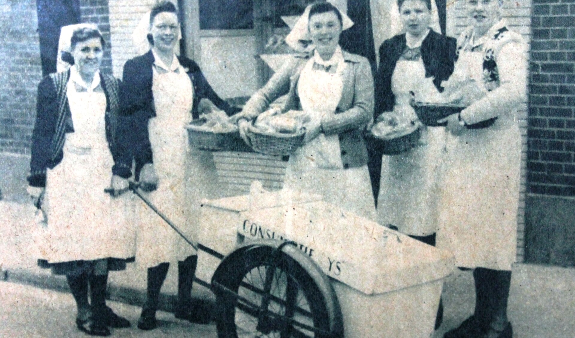 Aalten kraamverzorgsters van het kraamcentrum, april 1950. Foto: De Achterhoek