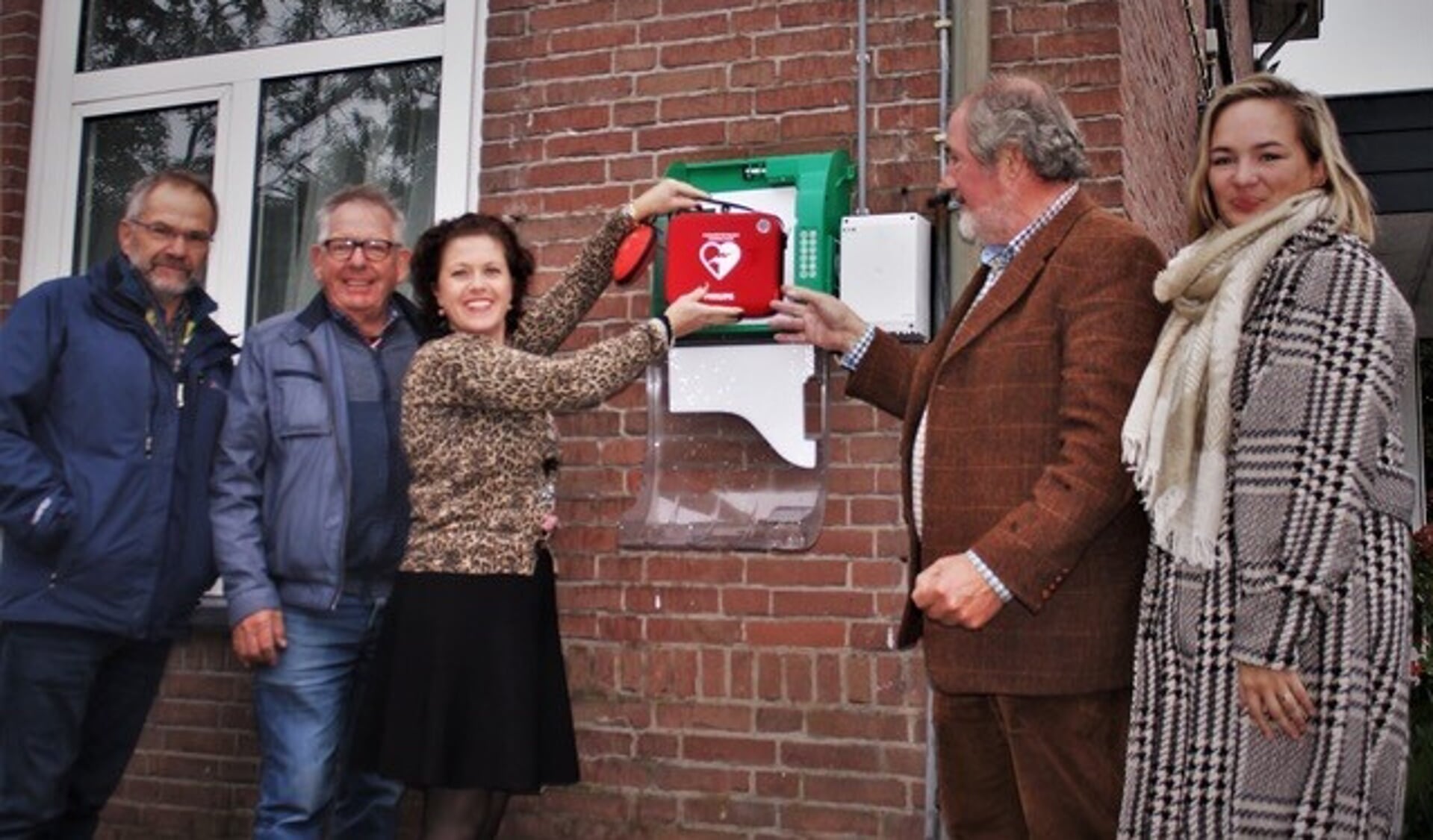 V.l.n.r.: Herm Vlake, Rommy te Vaarwerk, Elisabeth Remmelink, Johan van den Berg en Robin Mentink. Foto: Henk Greven