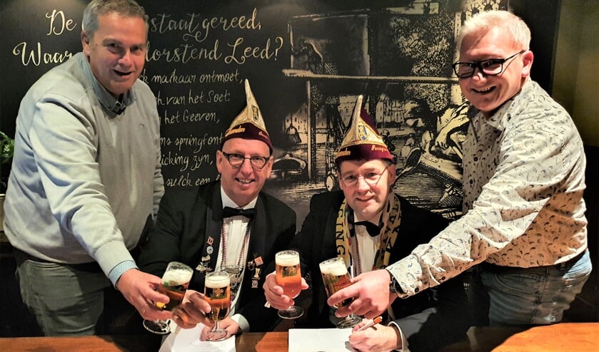 <p>Vlnr: Alex Evenhuis, Peter Huisman, Peter Nales en Edwin Bruntink proosten op de hernieuwde en uitgebreide samenwerking. Foto: Henri Walterbos</p>