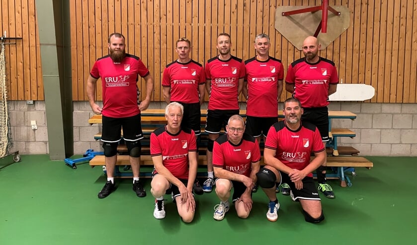 <p>Het team in het nieuwe tenue. Foto: PR</p>