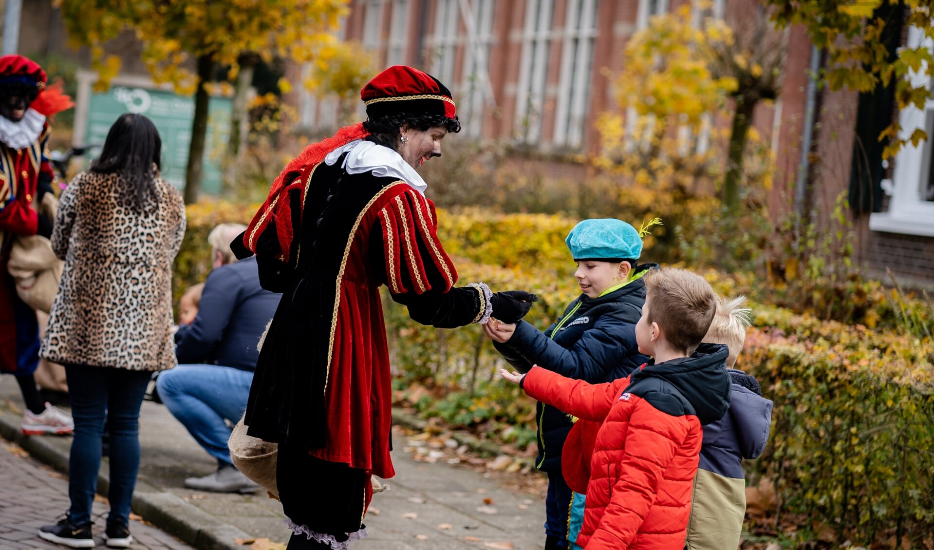 Inspecteren schijf invoeren Sinterklaas Cadeautjes Service verrast kinderen minderbedeelden | Het  laatste nieuws uit Groenlo