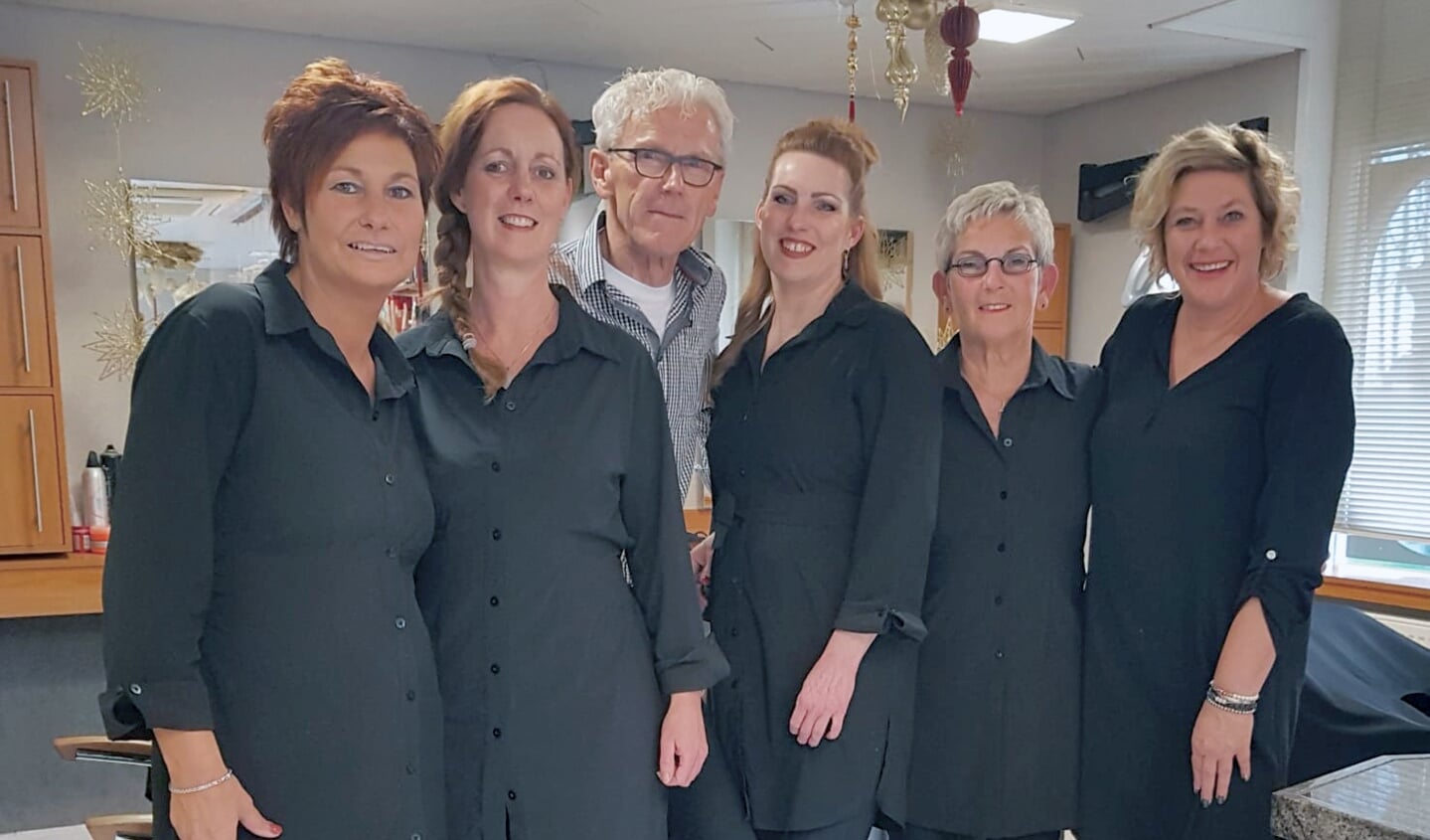 Het team van Salon Reintjes: Diana, Kim, Geert, Bianca, Dorien en Karen. Eigen foto