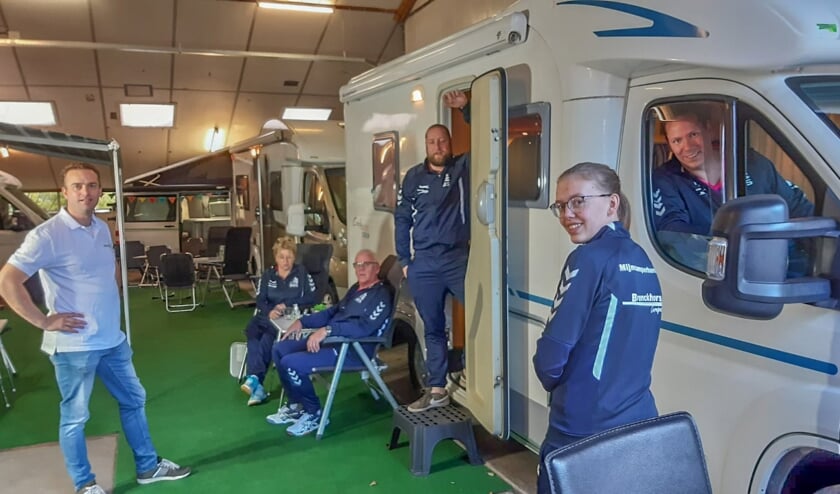 <p>Van links naar rechts: Erik de Greef, Sylvia Breukink, Jan Takken, Lex van Ewijk, Eline Veenhuis en Dennis Wassenaar. Foto: BBS</p>