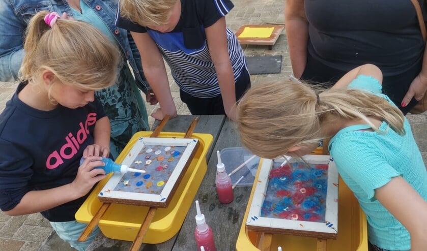<p>Kinderen worden creatief uitgedaagd bij workshops in ’t Spuythuys. Foto: Karin Bosch</p>