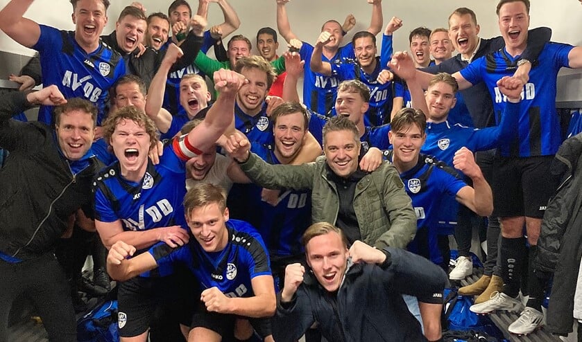 Vlak na afloop van de wedstrijd werd in de kleedkamer de periodetitel gevierd. Foto: FC Bergh