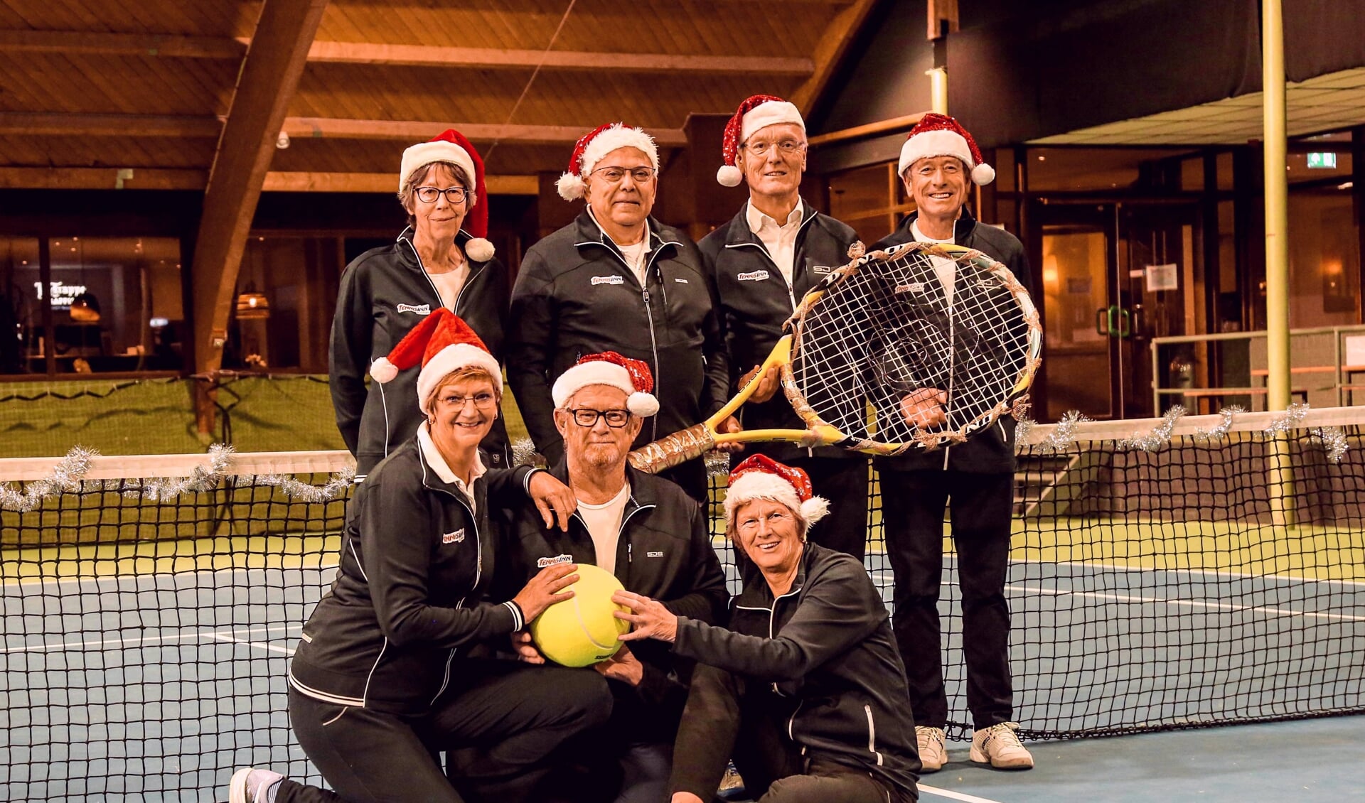 De kersttoernooicommissie van TennisInn Zutphen 2021. Foto Gert v/d Slegt