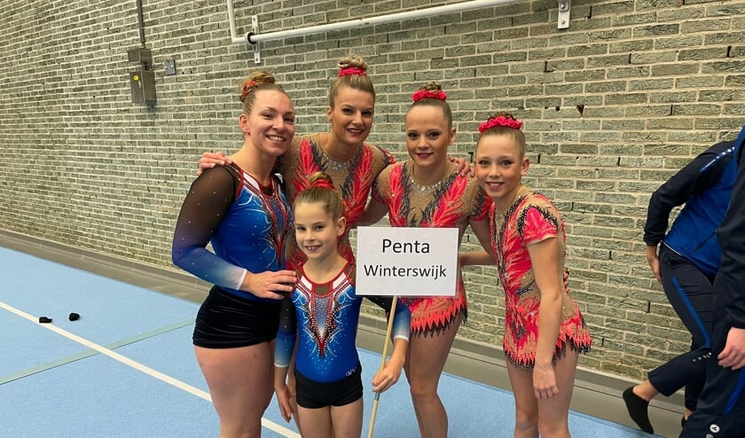 <p>Roxanne, Meye, Tjitske, Estelle en Donna. Foto: PR Penta Winterswijk</p>