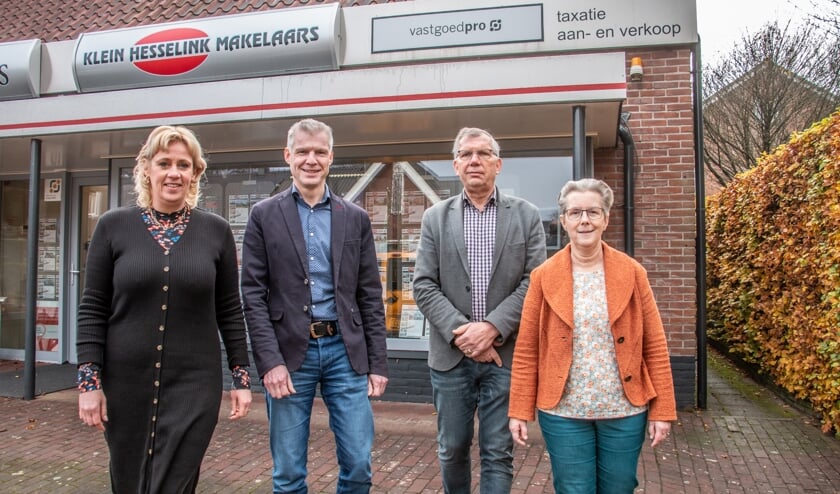 <p>Caroline Drevers, Alfred Beeftink en Herman en Betsie Klein Hesselink (v.l.n.r.). Bianca te Linde, ontbreekt op de foto. Foto: Liesbeth Spaansen</p>