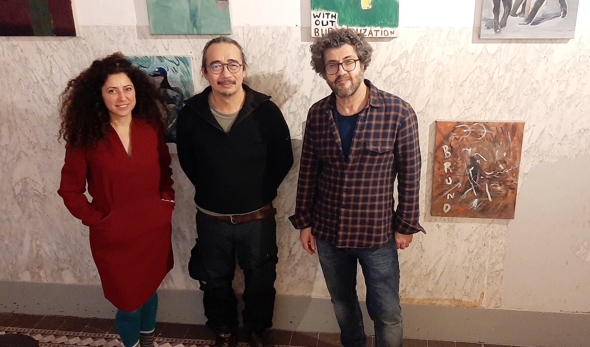 Mounira (l), Sawang en Fadi (r) in de expositieruimte aan de Groenmarkt. Foto: Meike Wesselink