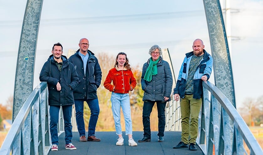 Vlnr: oom Luuk Barink, papa Dennis Berends, Sophie Berends, oma Marjan Barink, oom Koen Barink. Foto: Henk van Raaij