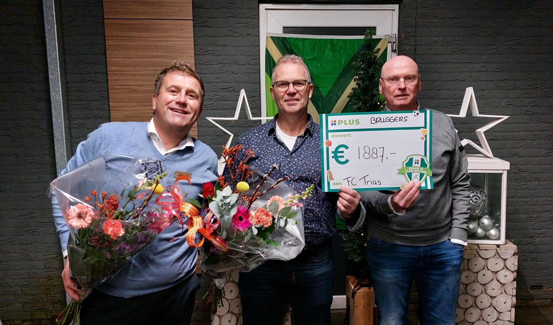 Jeroen Bruggers, André Pelle en Bart Berenschot ‘blij met het geld’. Foto: Han van de Laar