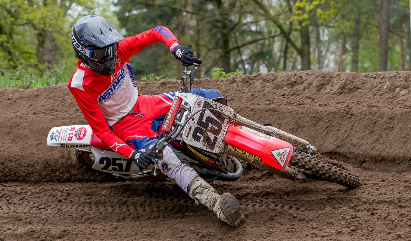 Joey Puthaar in actie op zijn MX50. Foto: Hans Gerritsen