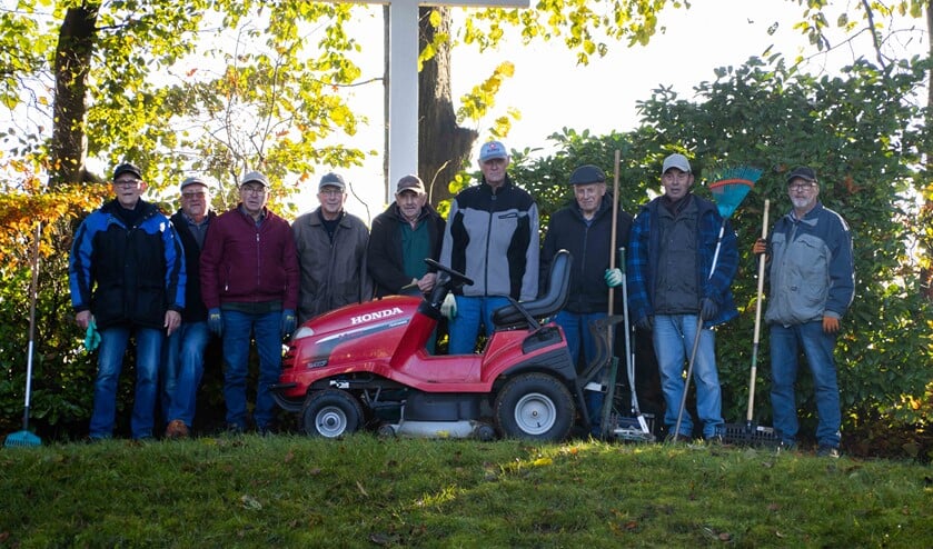 In de volgende uitzending van Hart van Loil TV komen de vrijwilligers die het kerkhof onderhouden in beeld. Foto: Isa Raben