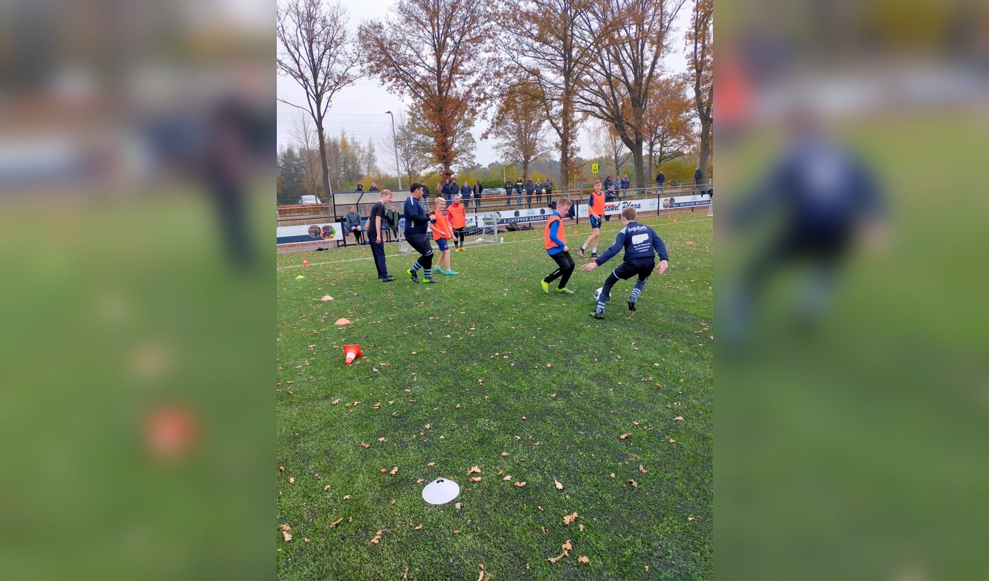 Maatjesvoetbal bij FC Eibergen. Foto: PR