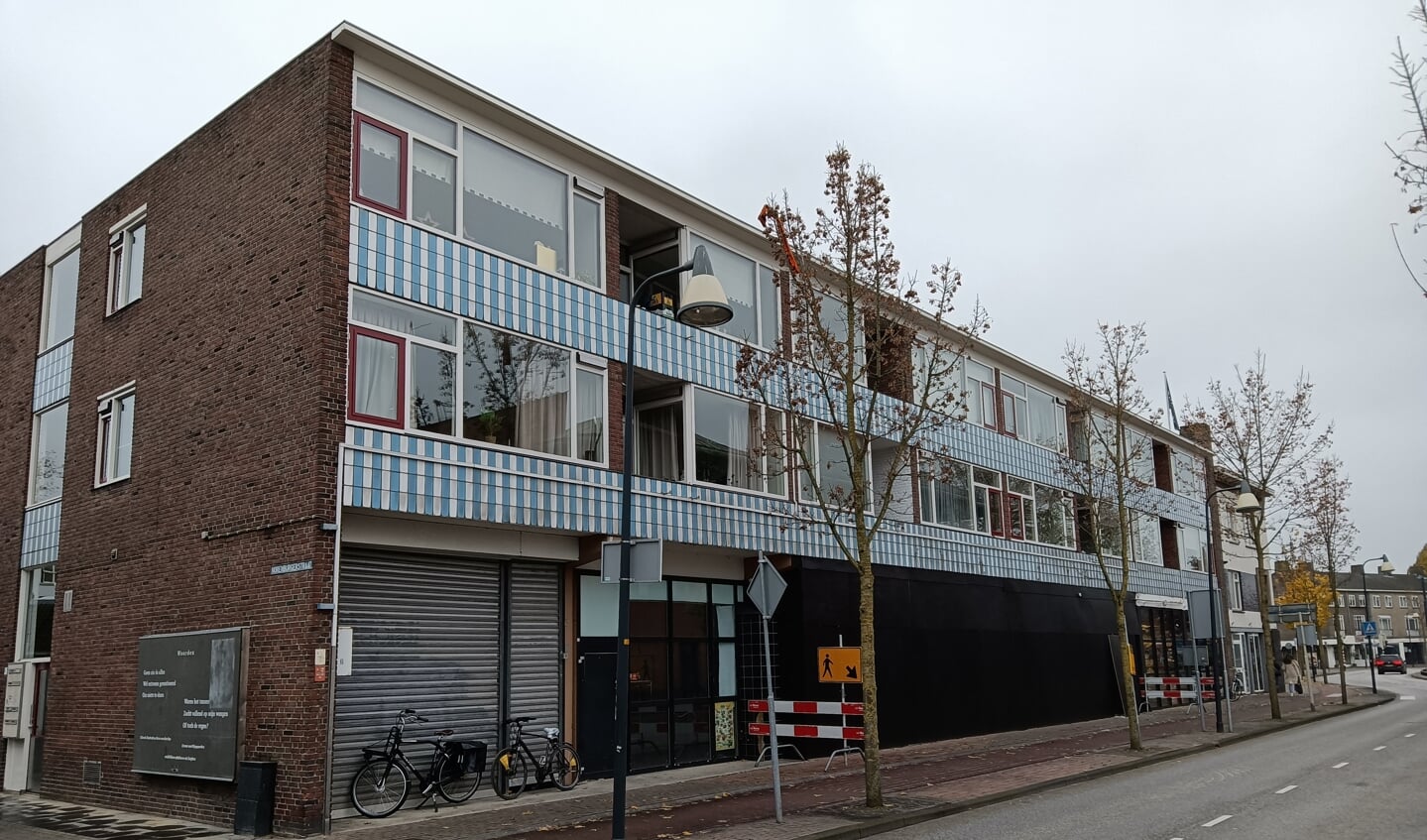 In dit blok schuin tegenover het NS-station in Zutphen vestigen zich volgend jaar diverse ondernemers. Pandeigenaar Faried Al-Qarwani hoopt in het tweede deel van 2022 een Iraans-Koerdisch restaurant te kunnen openen.