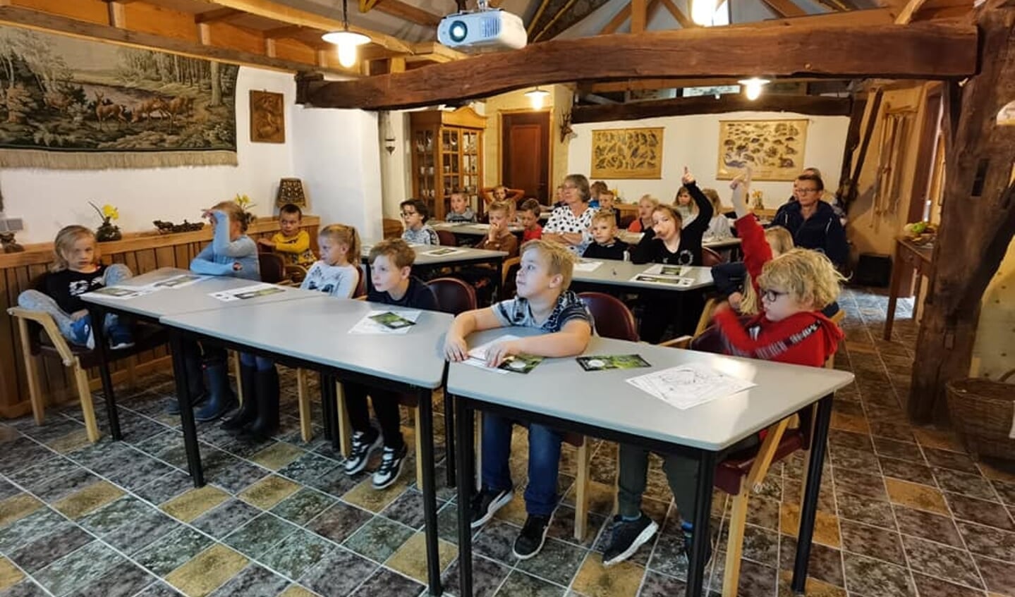 Leerlingen van de Dorpsschool Halle kwamen naar Opvang Noach voor een voorlichtingsbijeenkomst. Eigen foto 