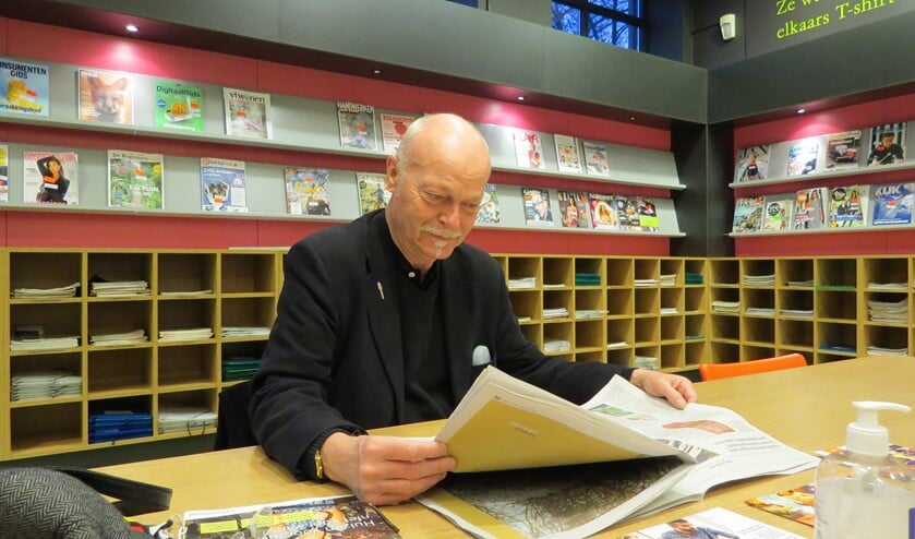 Martin Lacet leest graag aan de leestafel in de bibliotheek in ’t Brewinc in Doetinchem. Foto: Josée Gruwel
