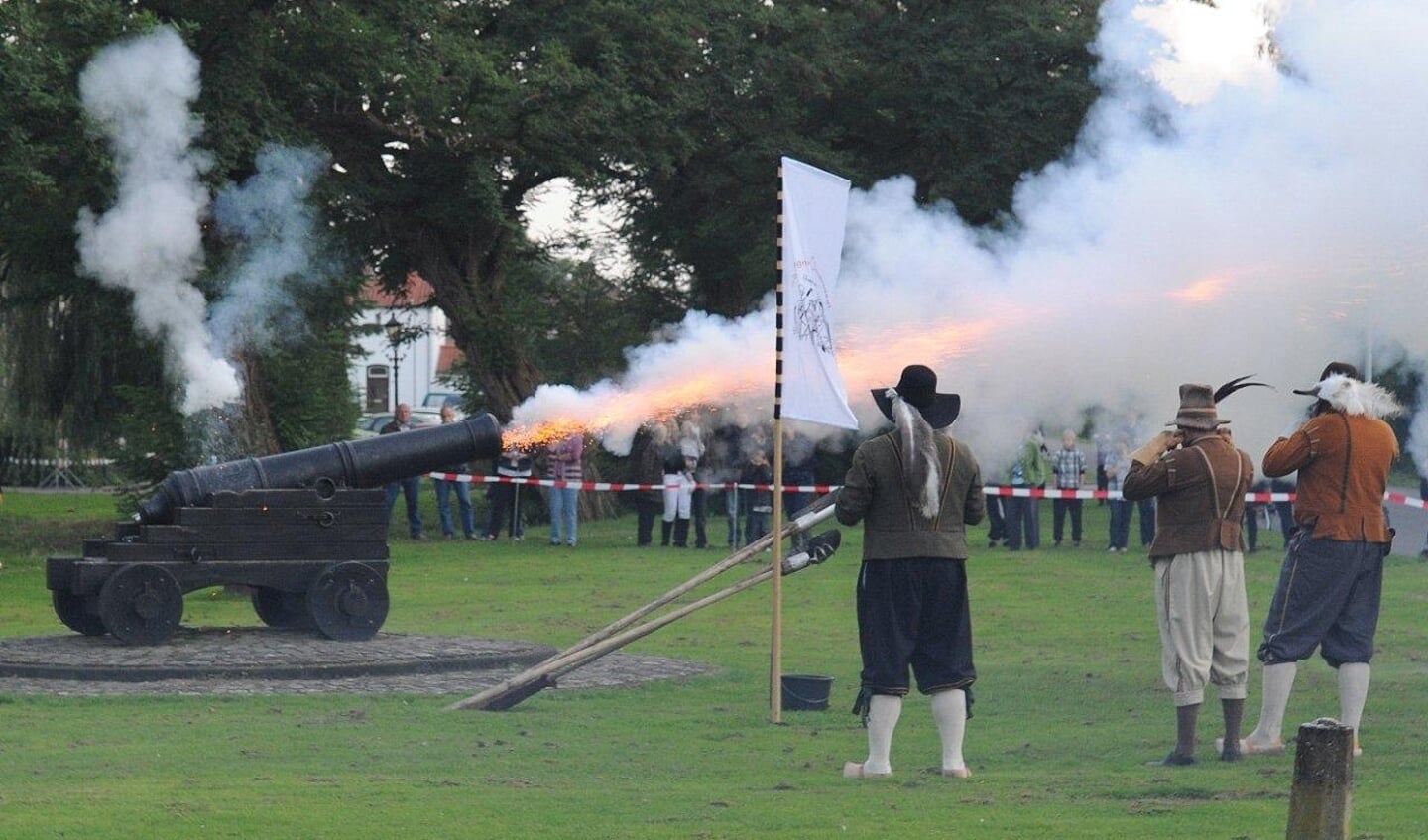 Het afschieten van het kanon in Bredevoort. Foto: PR
