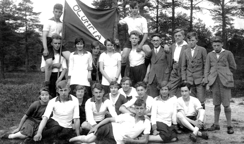 <p>De korfballers van KV Olympia in 1927. Foto: PR</p>  