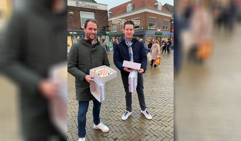 Taart voor de initiatiefnemers. Foto: PR