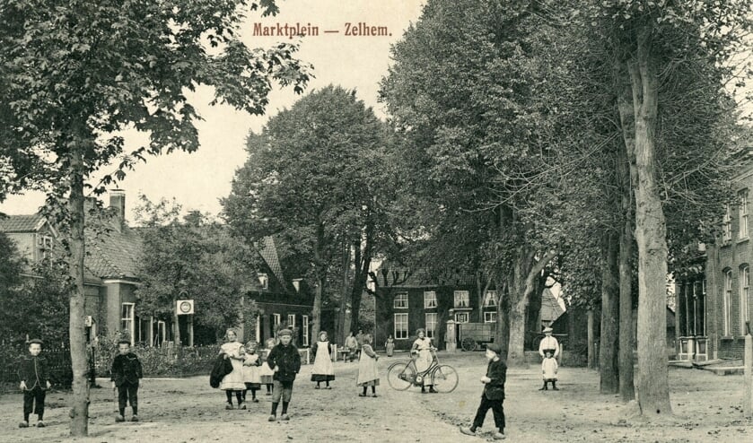 <p>Het Witte Paard aan de Markt ca. 1915, collectie Arno Overmars. Deze foto is tevens opgenomen in de Fototegelroute Zelhem (tegel 5). Foto: PR</p>