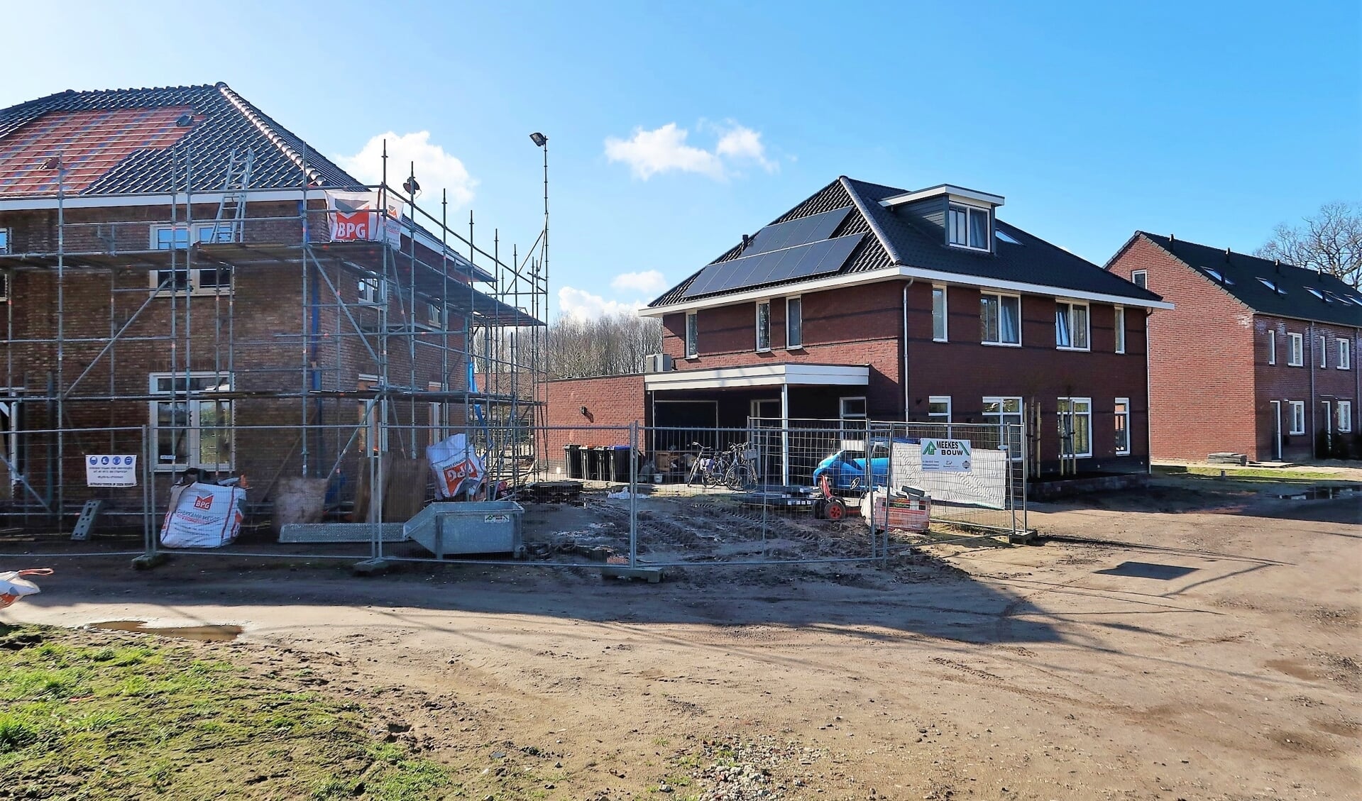 Het nieuwbouwplan ‘Wellink’ in Zwolle, bestaande uit dertien woningen, vordert gestaag. Foto: Theo Huijskes