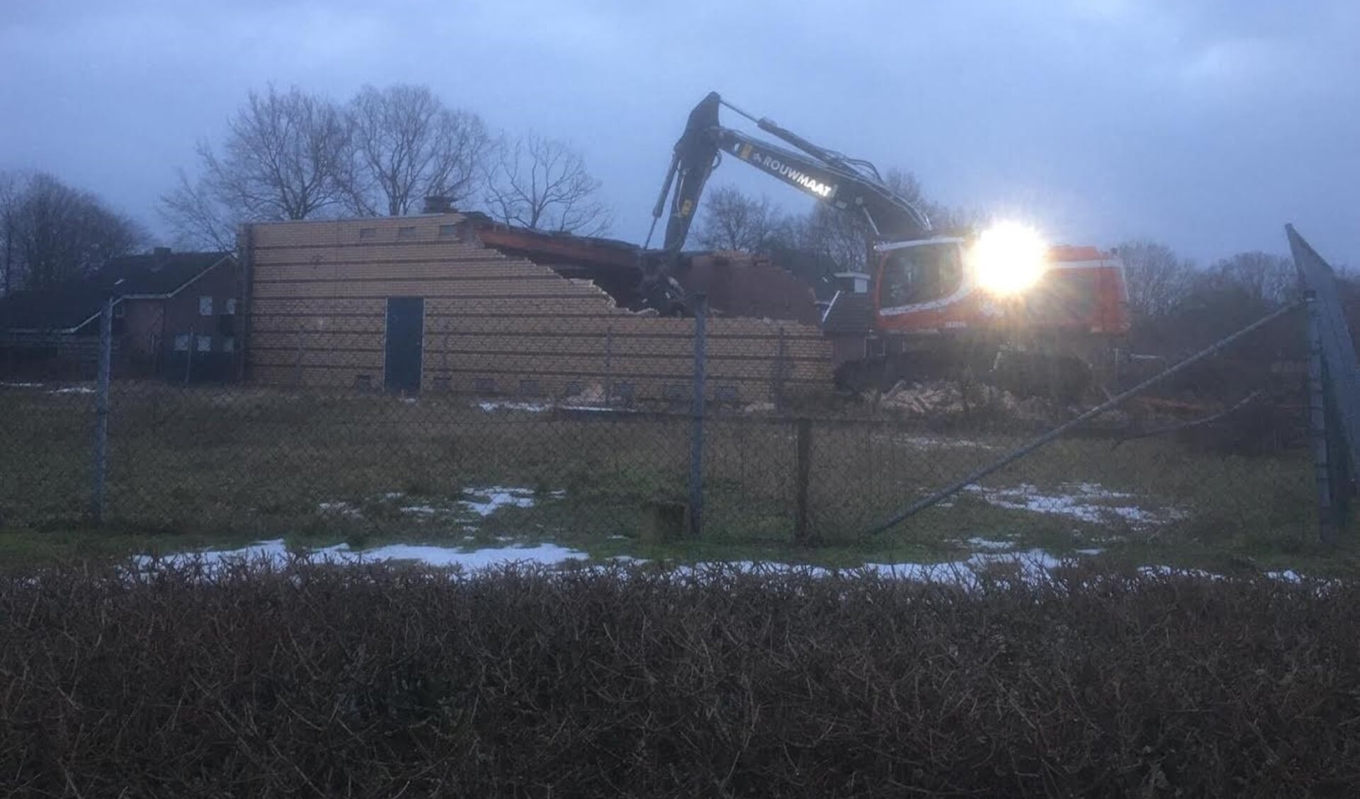 Rouwmaat startte al in alle vroegte met de sloop van het windproductie- en verdeelstation. Foto: PR