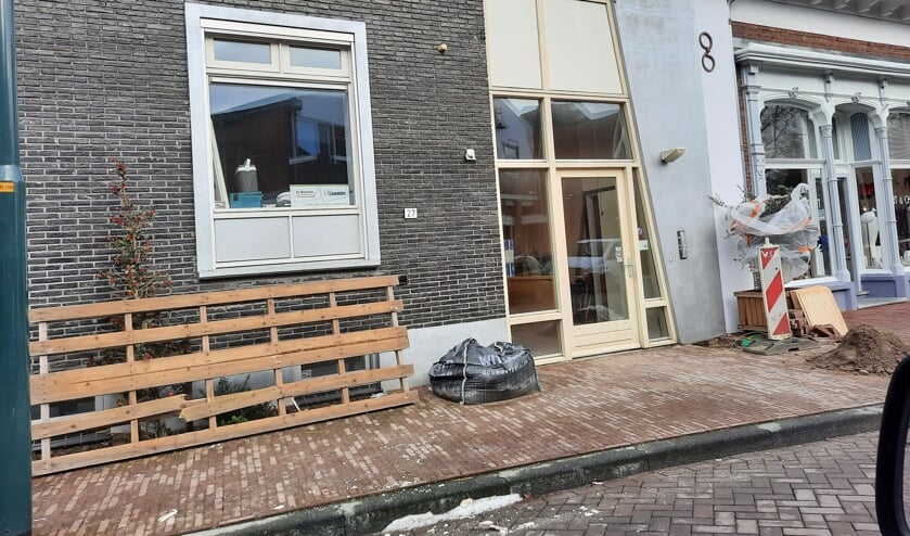 <p>De voormalige bioscoop wordt verbouwd tot vier huurappartementen. Foto: Kyra Broshuis</p>