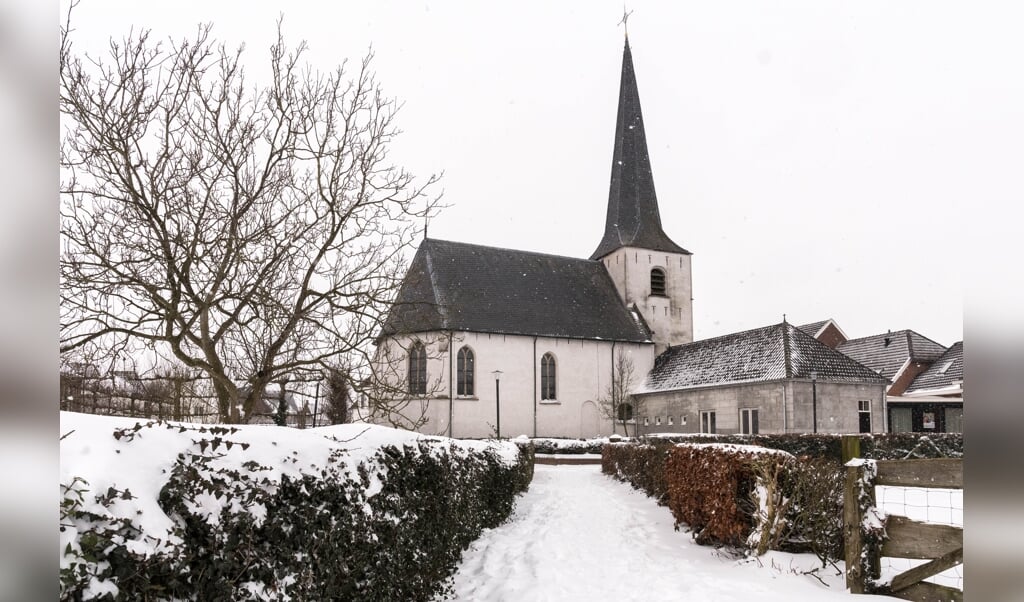 Johanneskerk gezien vanuit Het Hof met geheel rechts in de aanbouw de Johanneshof. Foto: Janette van Egten/archief Achterhoek Nieuws