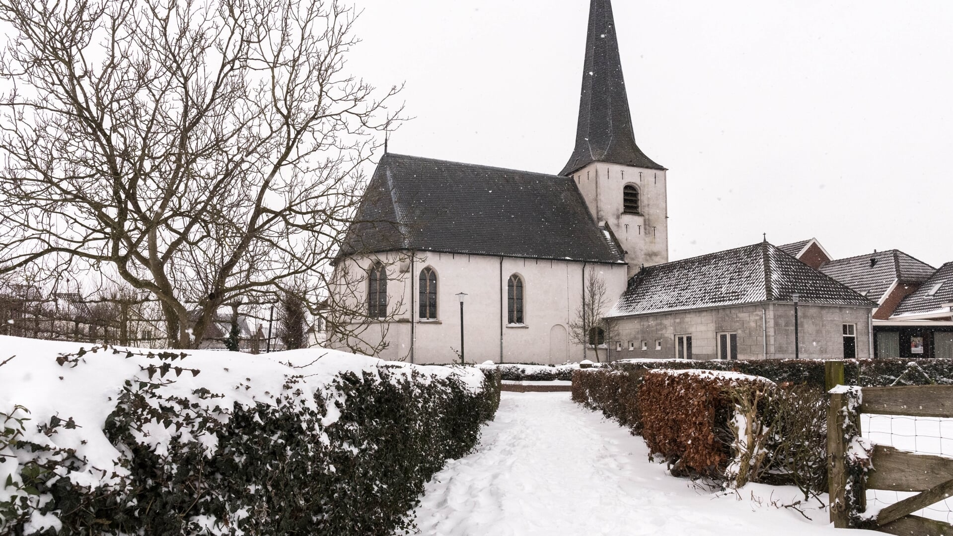 Johanneskerk gezien vanuit Het Hof. Foto: Janette van Egten/archief Achterhoek Nieuws