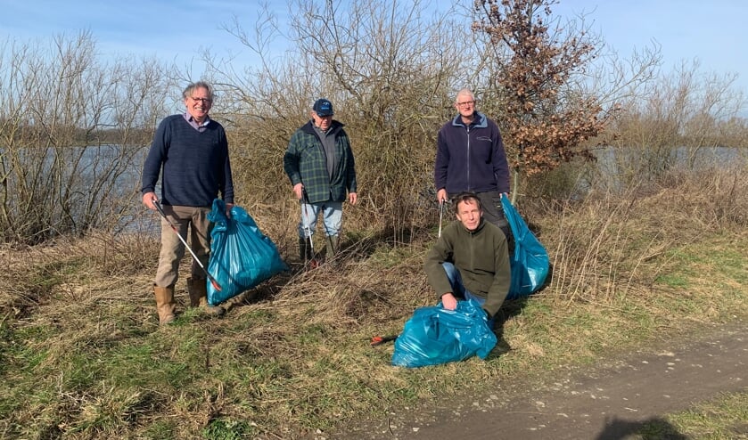 <p>V.l.n.r.: Geert Hiethaar, Ab Venema, Jos Bontjer en Tonny Bechtle (gehurkt). Foto: PR</p>