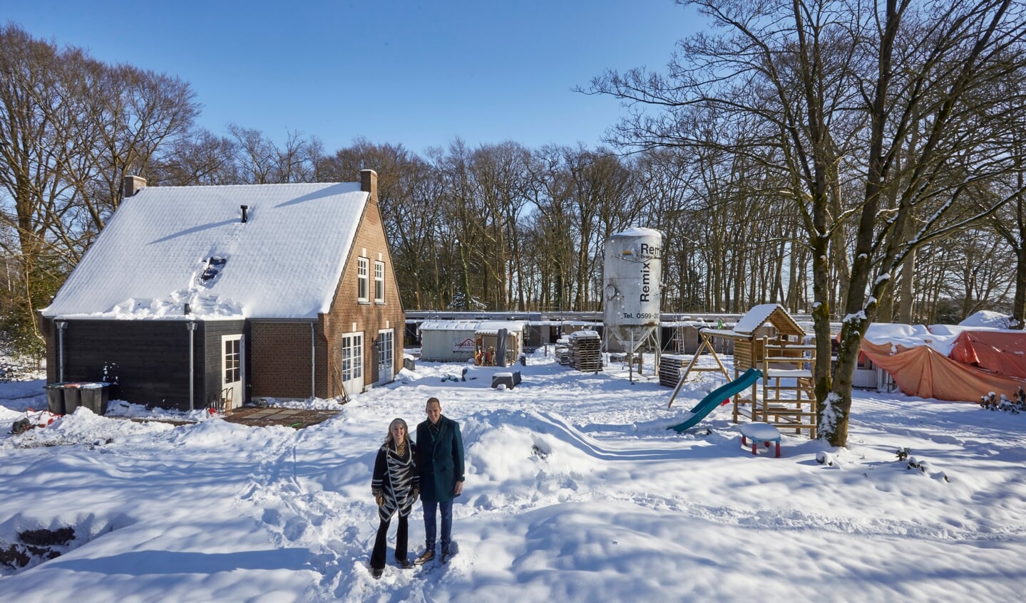 Bram en Anouk Sprey beginnen op landgoed De Wientjesvoort Hoeve Sprey, een woonlocatie voor jongvolwassenen met een verstandelijke beperking. Foto: Arjan Gotink